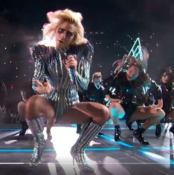 Superbowl-Lady-Gaga-seduction-demon-danc