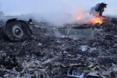 MH17-Plane-Wreckage-Site-1-400.jpg