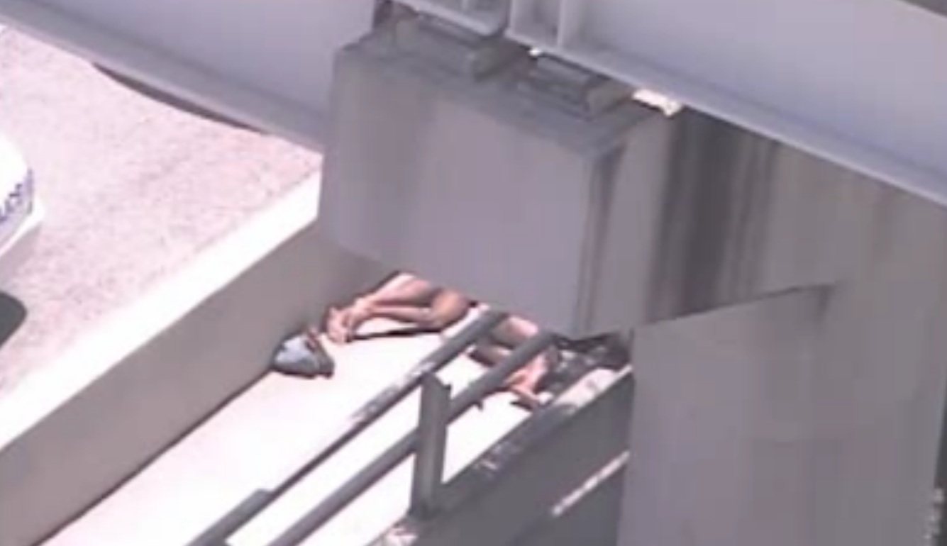 Zombie Attack ! Miami police shoot naked man chewing on 
