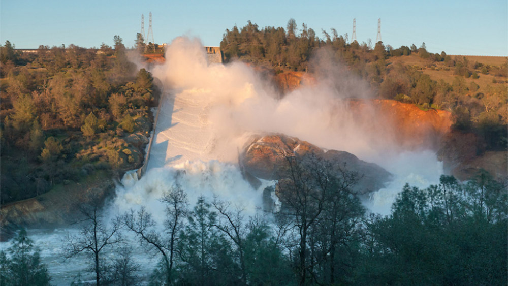 Image: Disturbing aerial photos reveal how bad the Oroville Dam really is