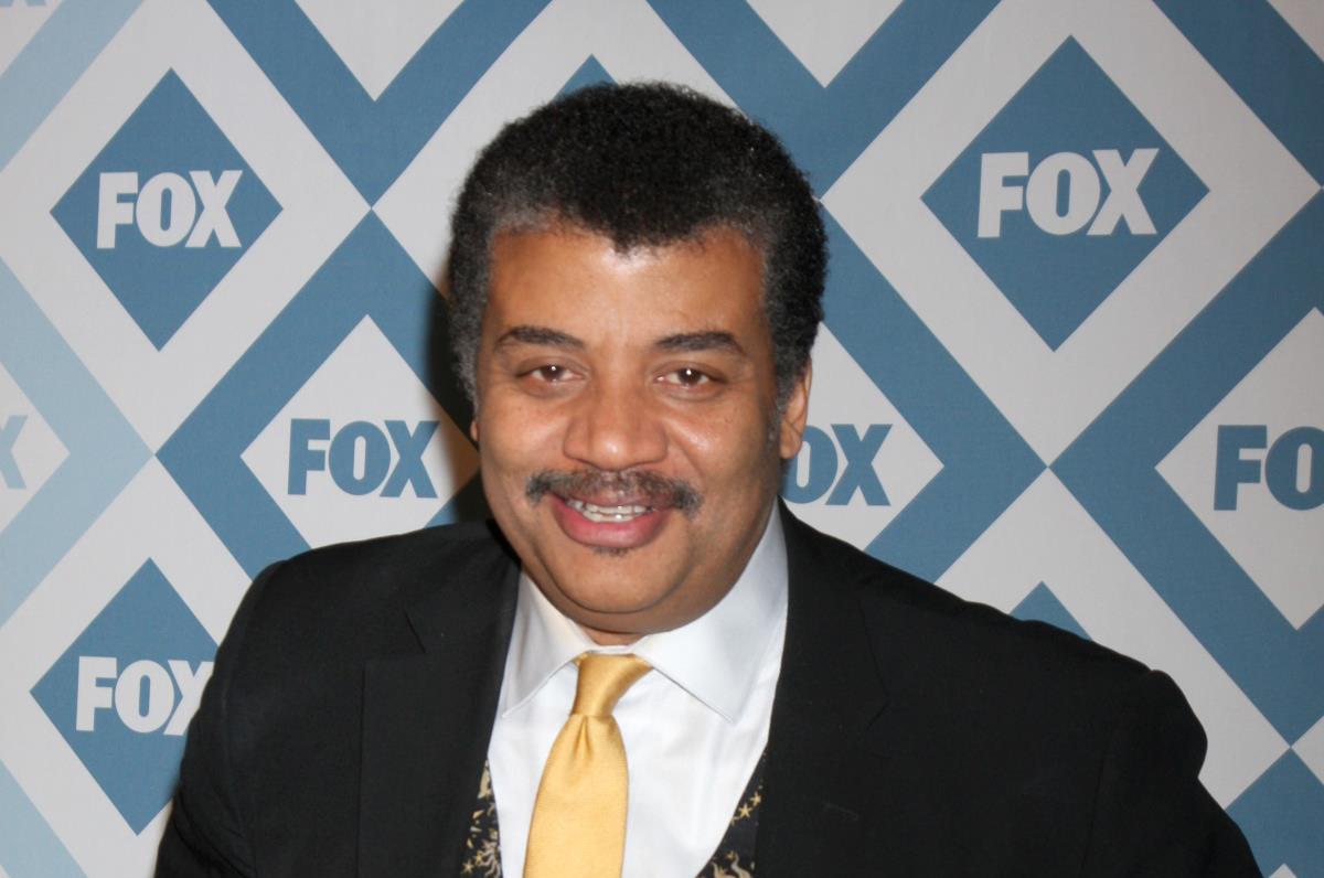 Neil deGrasse Tyson Brilliantly Trolls Flat-Earthers With 1 Hilarious Image