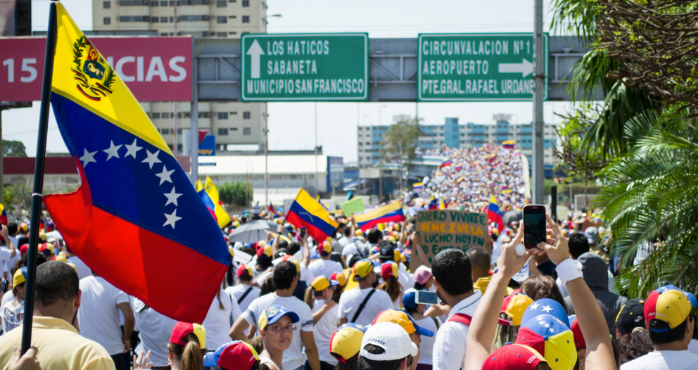 venezuela-protest-crowd-socialism-collap