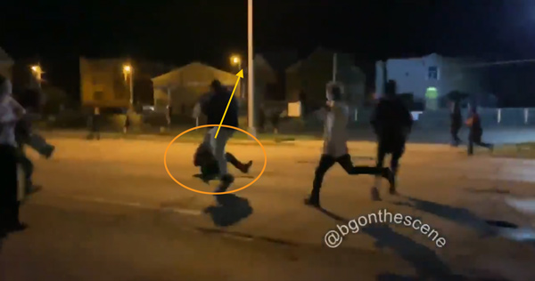 FIGHT for your LIFE: Stunning video shows moment armed
security man had to shoot multiple rioters from the ground or be
beaten to death by Black Lives Matter thugs 2