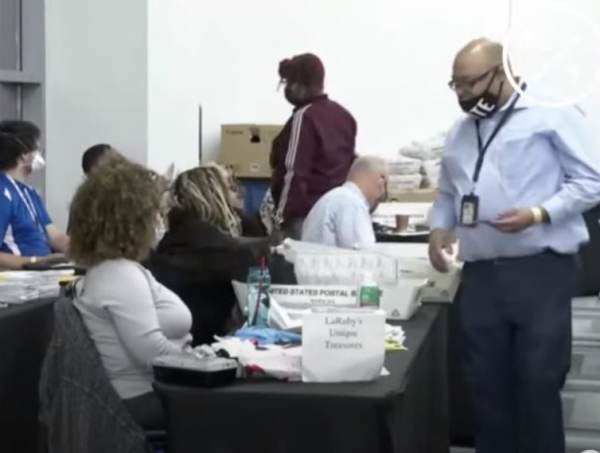 Massive election fraud conspiracy in Georgia BROKEN WIDE
OPEN by The Gateway Pundit - see the details 8