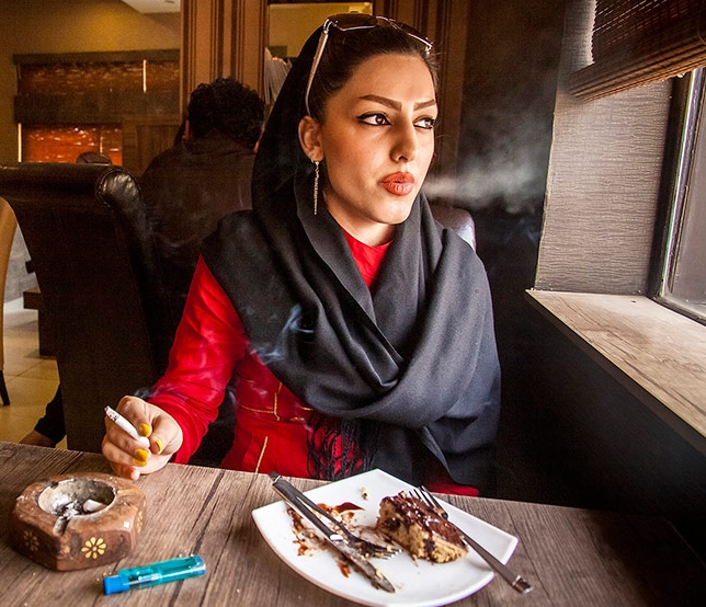 she smokes restaurant (2)