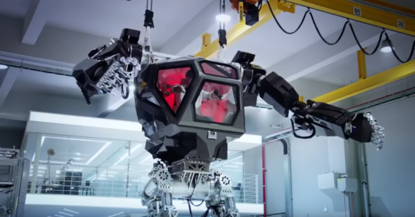 Image: Giant terrifying 13 ft avatar robot controlled by human pilot, walks and moves like humans