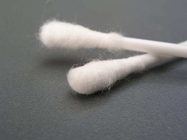 Image: More children are admitted to the emergency room each day for cotton tip swab injuries than for firearm injuries