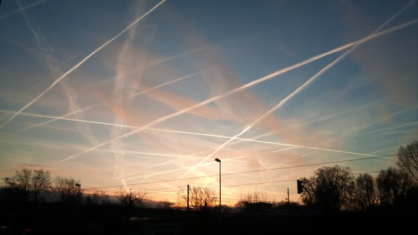 Geoengineering may destroy us all: Hysterical climate change scientists now trying to DIM the sun through planned atmospheric pollution Chemtrail-e1474384379733