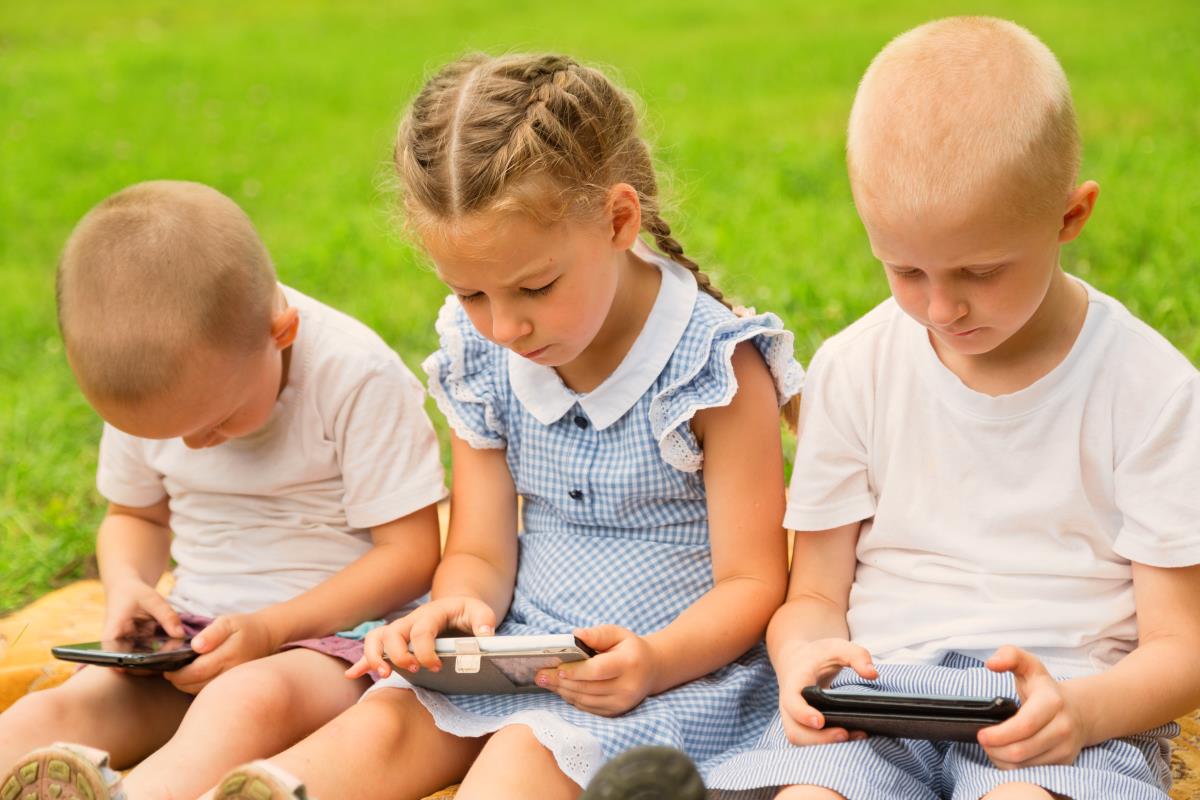 Image: Screen time found to have direct impact on speech delays in babies, reveals new research