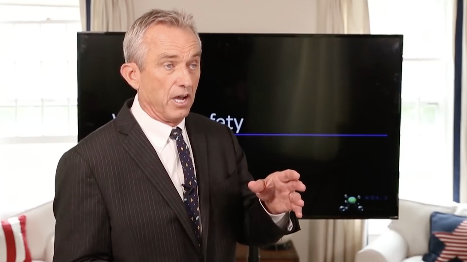 Image: Robert Kennedy Jr. launches first lawsuit of thousands against Monsanto alleging herbicide Roundup causes non-Hodgkin’s lymphoma