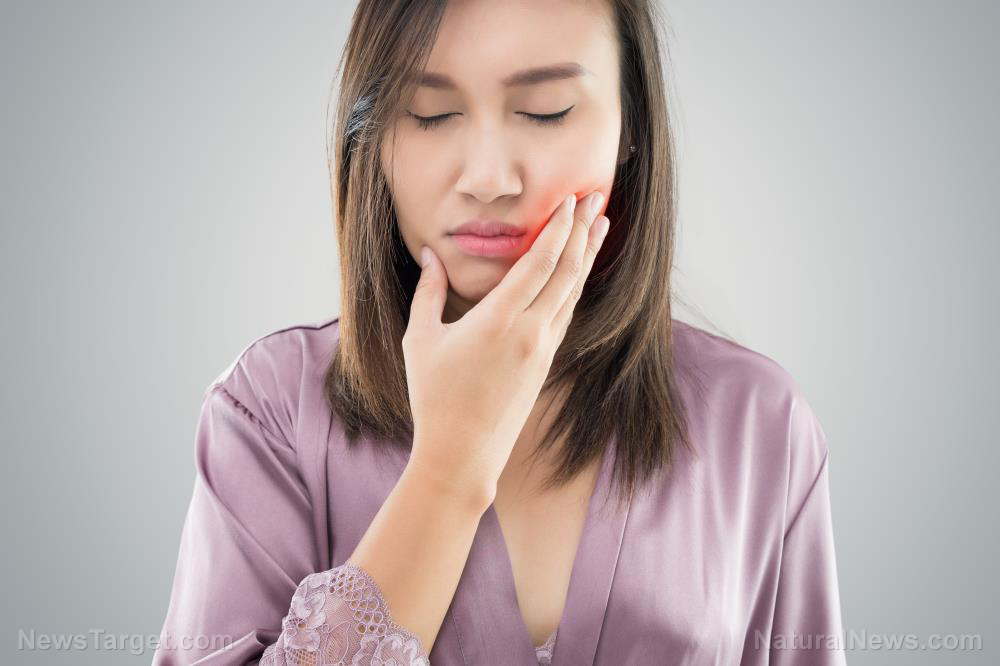 Image: Bleeding gums a glaring symptom of vitamin C deficiency