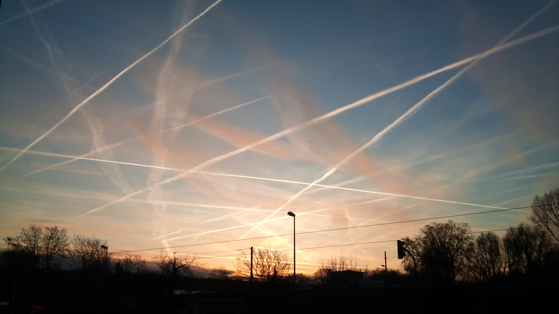 Image: After mocking “chemtrails” for over a decade, global elites suddenly announce geoengineering plan to “dim the sun” with aerial spraying