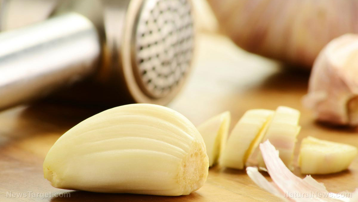 Image: What you should know before you decide to eat raw garlic