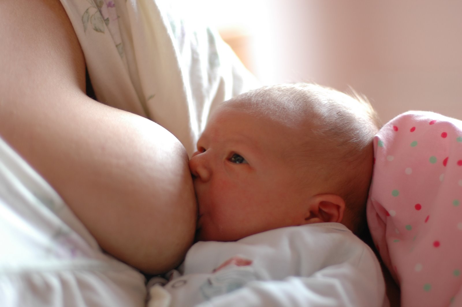 Image: Nursing baby is good for mom too: Breastfeeding found to reduce risk of heart attack, stroke later in life