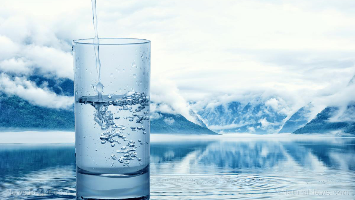 Image: Silicon-rich mineral water is a safe, effective way to eliminate aluminum from your body