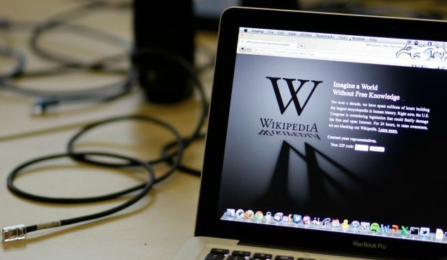 Image: Wikipedia co-founder accuses site of left-wing bias