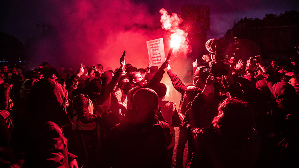 Image: Portland rioters attempt to create new autonomous zone