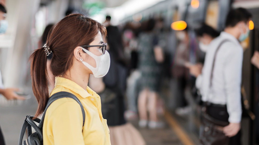 Image: CDC issues nationwide mask mandate for travelers