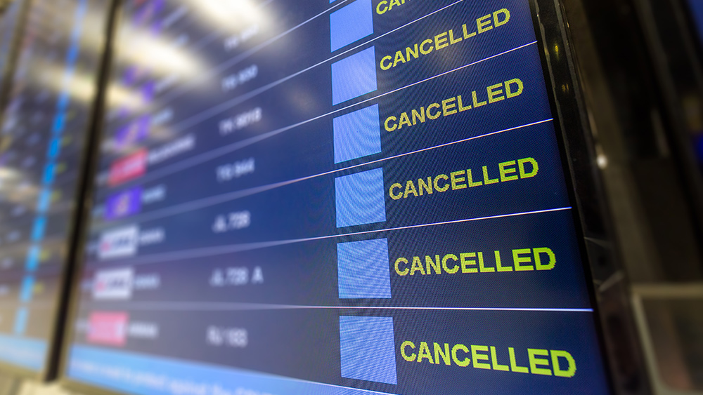 Image: American Airlines cancels 500+ flights in 4 days due to labor shortages