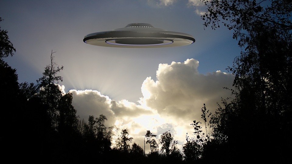 Image: Navy spotted UFOs in restricted airspace every day for years, ex-Navy pilot reveals