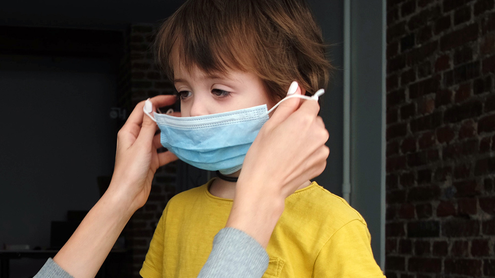 Image: Studies highlight the dangers of face masks for children