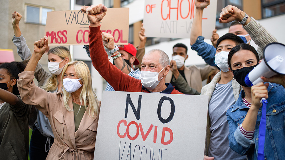 Image: Backlash over vaccine mandates growing as thousands hold protests all across the country