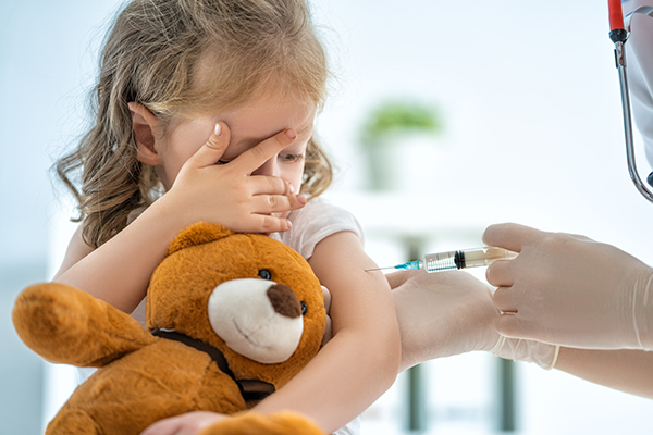 Image : Plus de 15 000 médecins et scientifiques signent une déclaration s'opposant à la vaccination des enfants contre le COVID-19