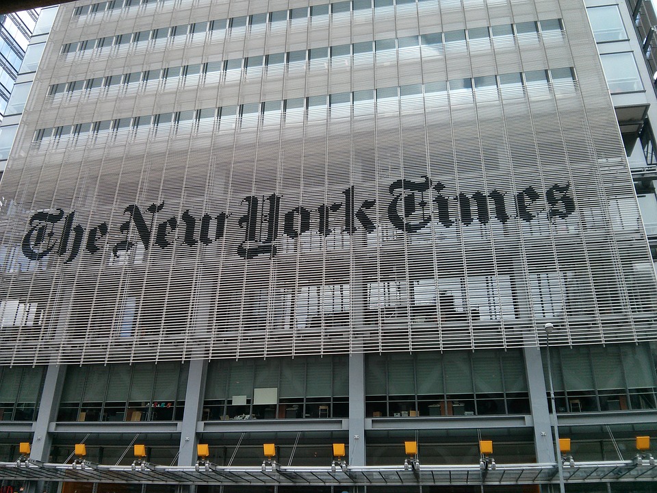 Image: Un rédacteur en chef du New York Times de 49 ans décède un jour seulement après avoir reçu une injection de rappel de Moderna