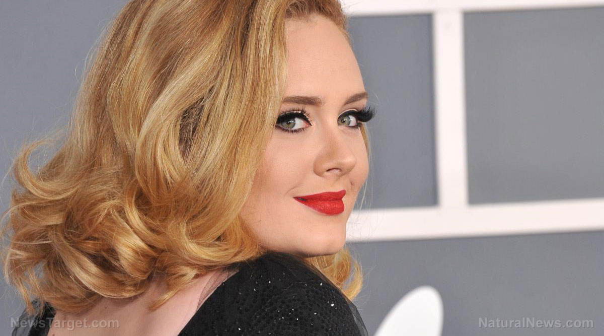 Zdjęcie: Adele: Rezydencja koncertowa w Las Vegas odwołana po tym, jak połowa jej w pełni zaszczepionej załogi zachorowała na COVID-19