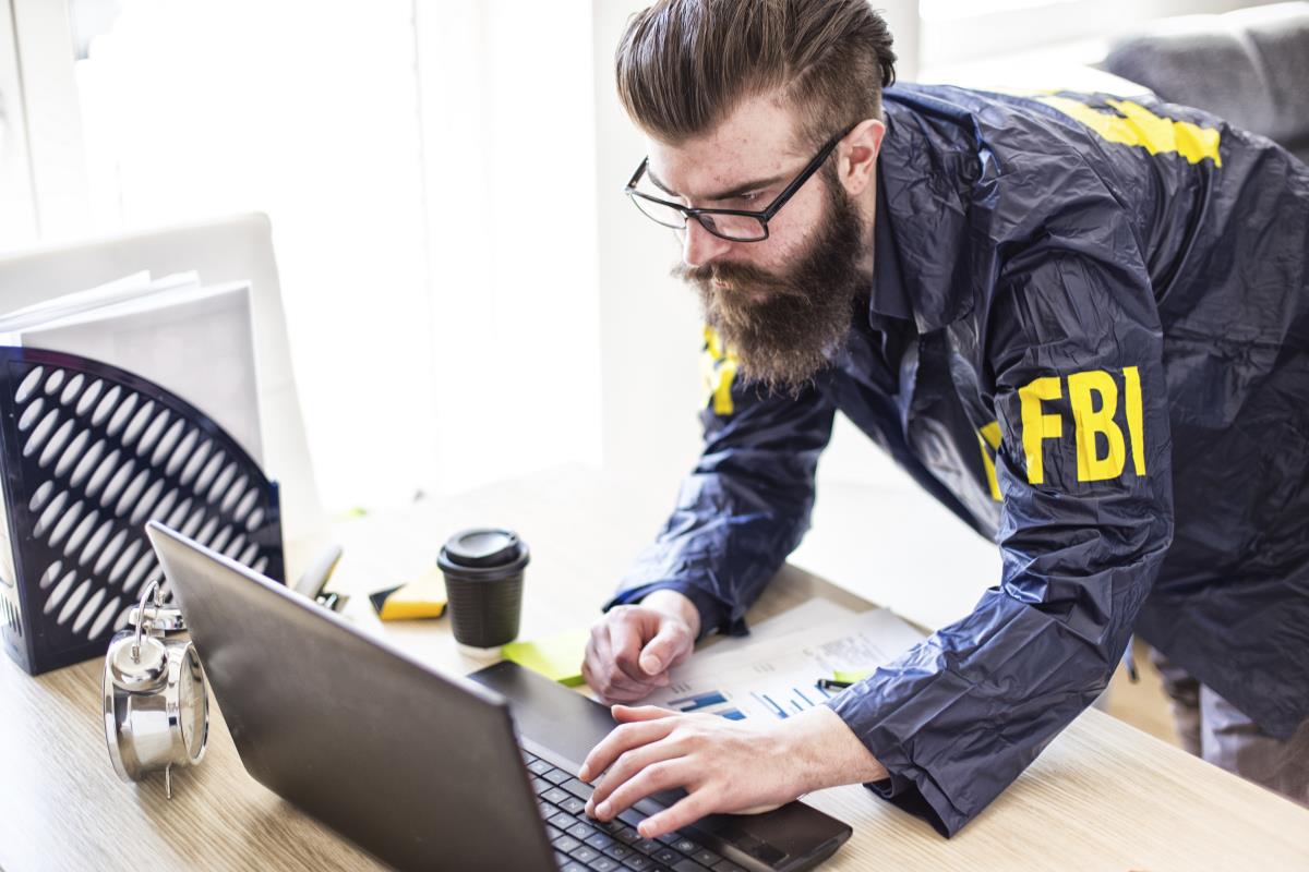 Zdjęcie: FBI staje się całkowicie nieuczciwe: Raport stwierdza, że biuro nielegalnie szpiegowało miliony Amerykanów