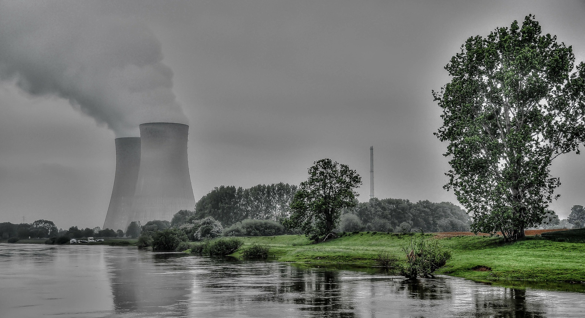 nuclear-power-plant-261119_1920.jpg