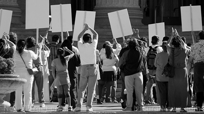 Tysiące niemieckich demonstrantów deklaruje: "Bez rosyjskiego gazu nasza gospodarka będzie martwa!"