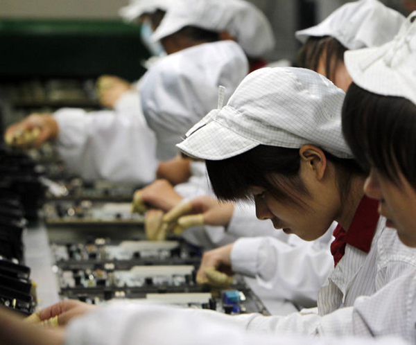 Image: Apple speeds up plans to shift production OUT OF CHINA