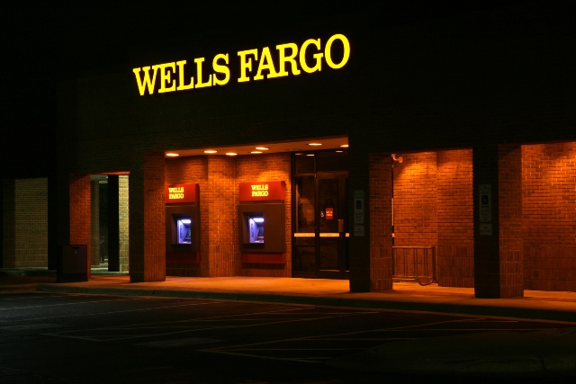 Image: Woke Wells Fargo cancels accounts for major Fla. gun dealer as bank indicates it will cut loans to white people