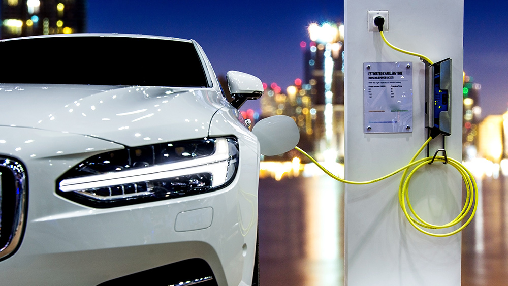 Imagen: ENCARCELADO: la policía climática quiere que las baterías de los vehículos eléctricos tengan menos capacidad para que los propietarios de automóviles eléctricos no puedan viajar muy lejos