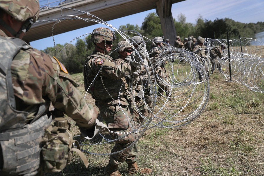Supreme Court says federal government can REMOVE RAZOR WIRE Texas installed along the border… but Gov. Abbott DEFIES the order – NaturalNews.com