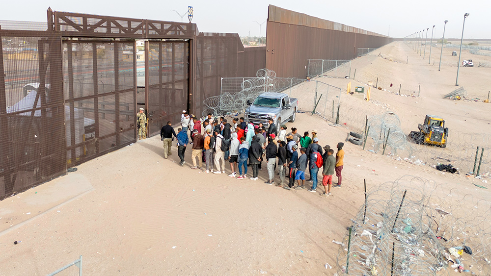 Border Migrants Illegals Invasion Processing Us Mexico