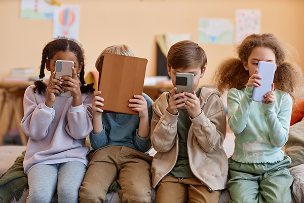 Indiana schools enforce strict cell phone ban to boost focus and reduce social conflict