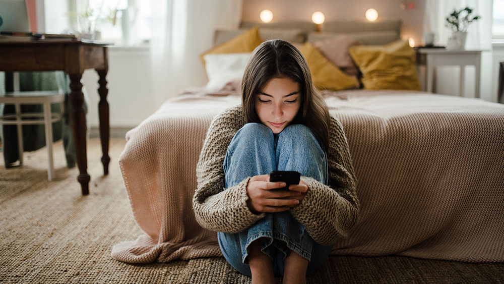 Smartphone addiction linked to eating disorders in kids and teens: New study reveals disturbing connection
